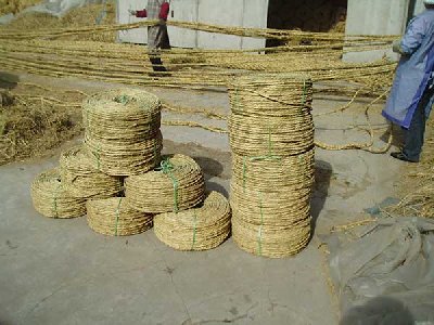 一台草绳机一天的产量有多少米？